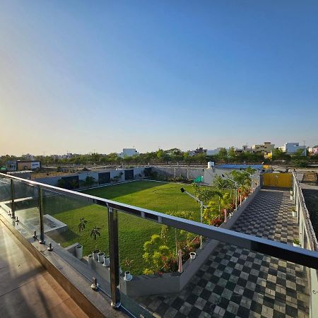 Вилла Shree Ambe Farmhouse Удджайн Экстерьер фото