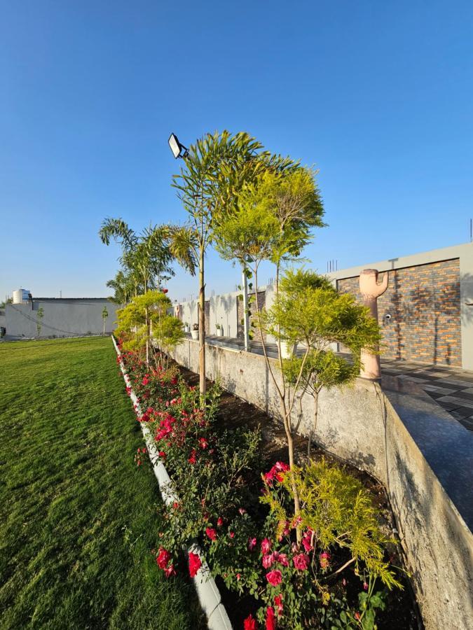 Вилла Shree Ambe Farmhouse Удджайн Экстерьер фото