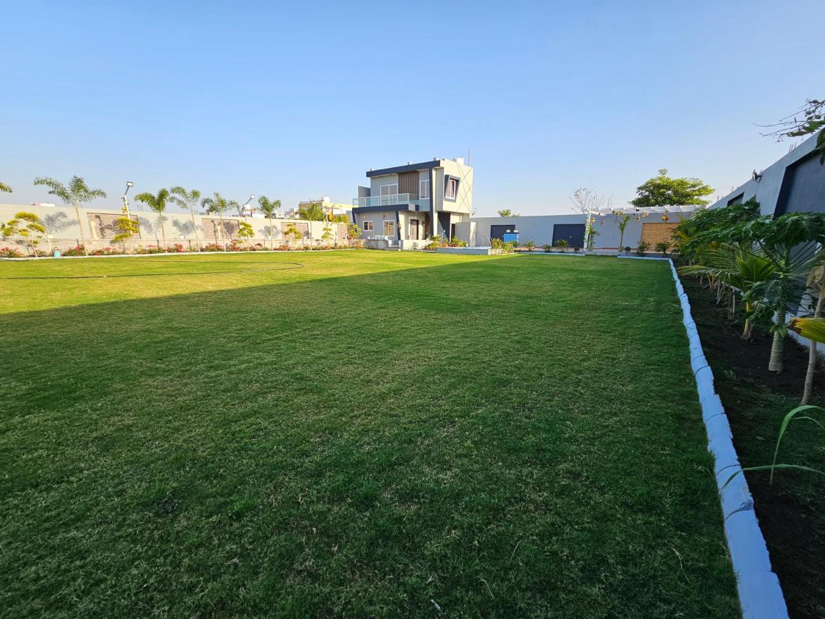 Вилла Shree Ambe Farmhouse Удджайн Экстерьер фото